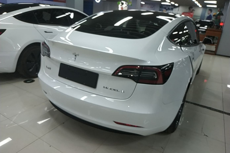 Tesla Model 3 2021 car image #5