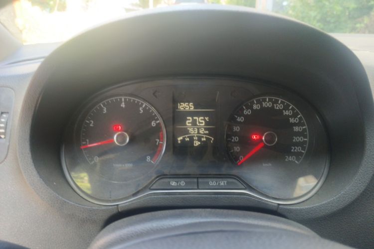 Volkswagen Polo 2015 car image #12
