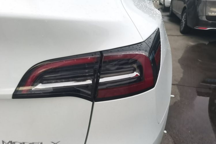 Tesla Model Y 2024 car image #8