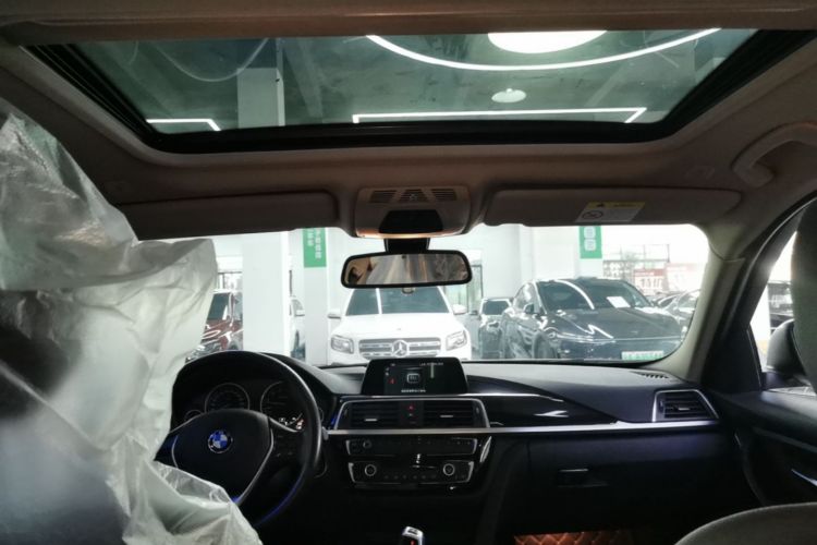 BMW 3 Series 2018 car image #20