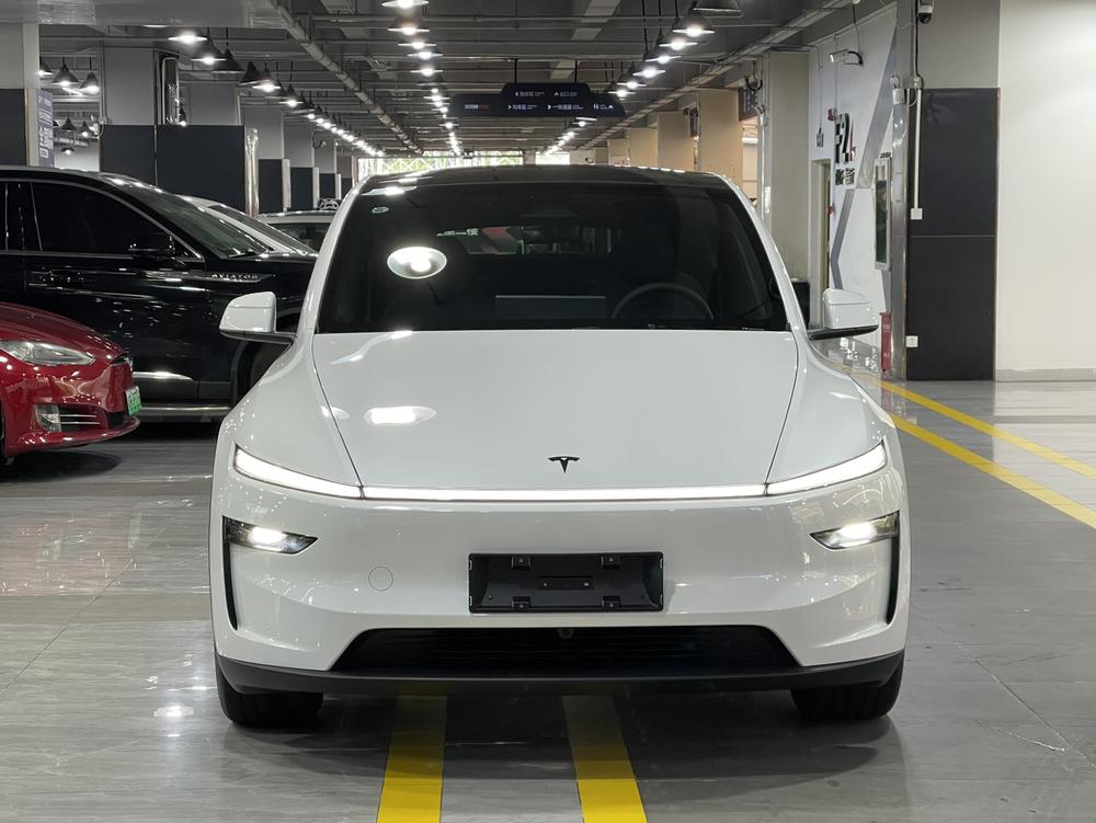 Tesla Model Y 2026 #2 Tesla Model Y 2026 car image #2