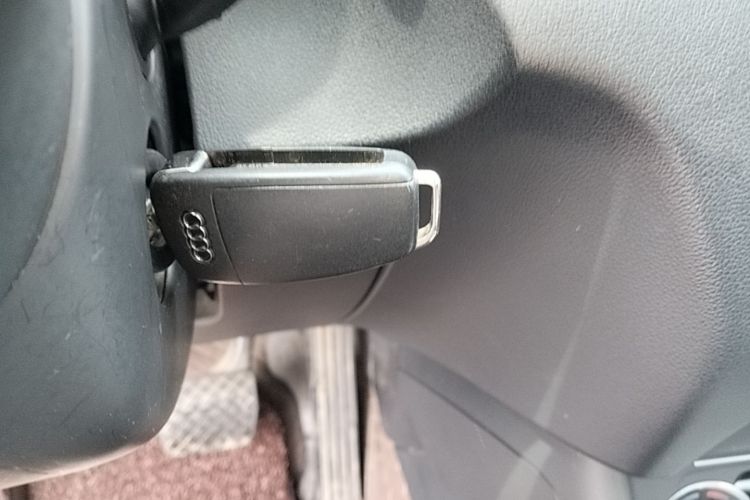 Audi Q3 2017 car image #9