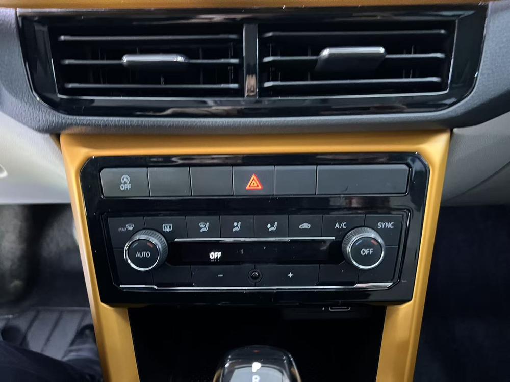 Volkswagen T-Cross 2021 car image #7