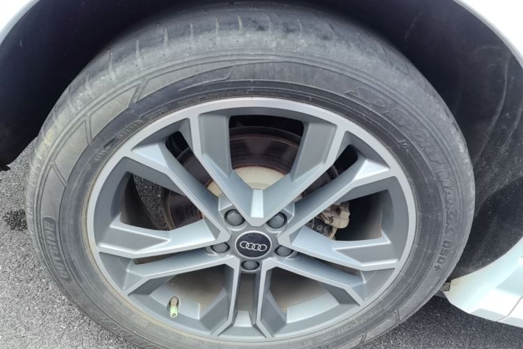 Audi Q3 2023 car image #5