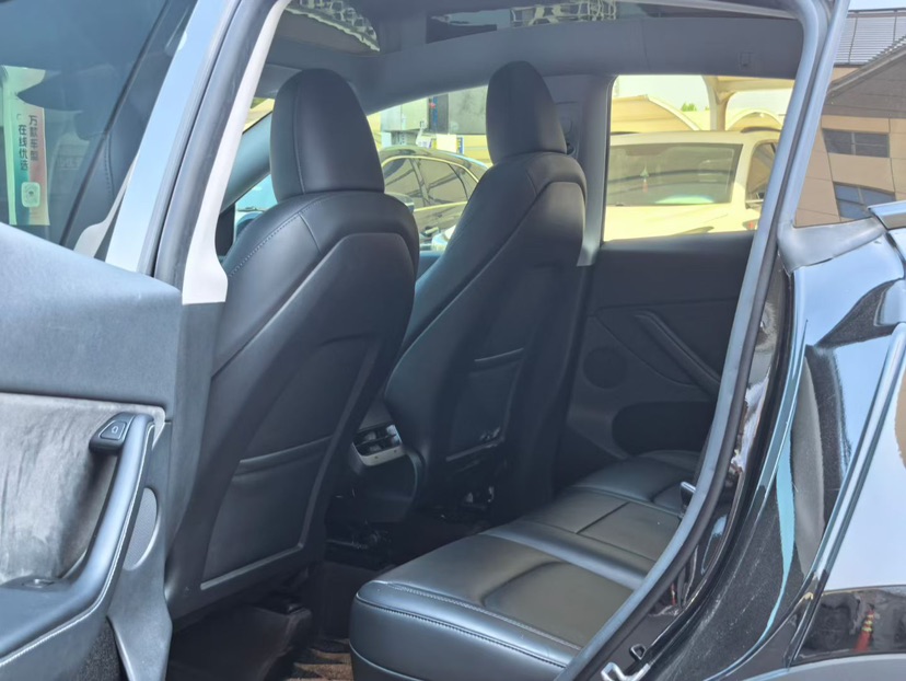 Tesla Model Y 2024 #8 Tesla Model Y 2024 car image #8