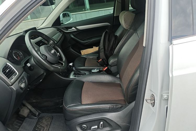 Audi Q3 2019 car image #15