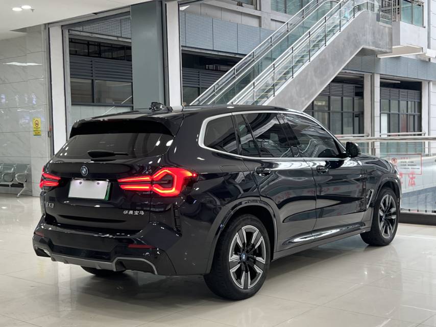 BMW iX3 2024 car image #5