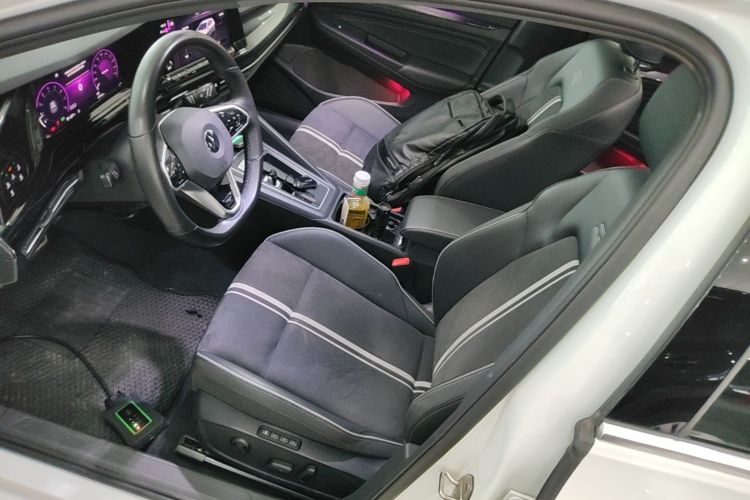 Volkswagen Golf 2021 car image #19