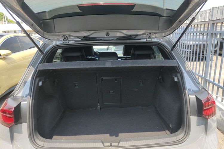 Volkswagen Golf 2024 car image #17