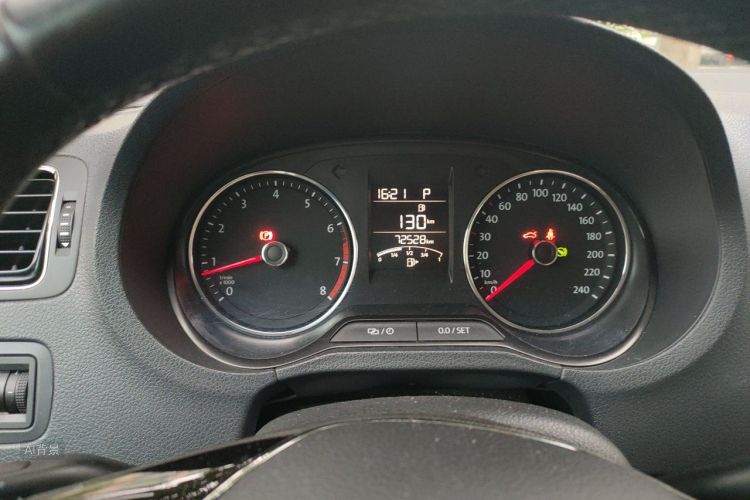 Volkswagen Polo 2016 car image #13