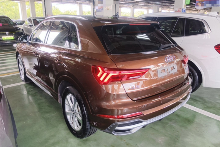 Audi Q3 2019 car image #7