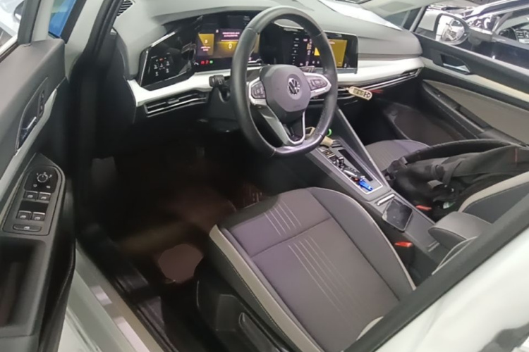 Volkswagen Golf 2021 car image #15