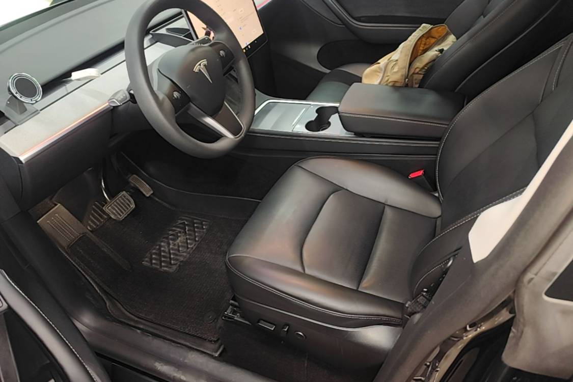 Tesla Model Y 2024 car image #12