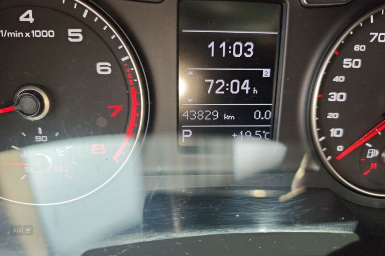 Audi Q3 2018 car image #14