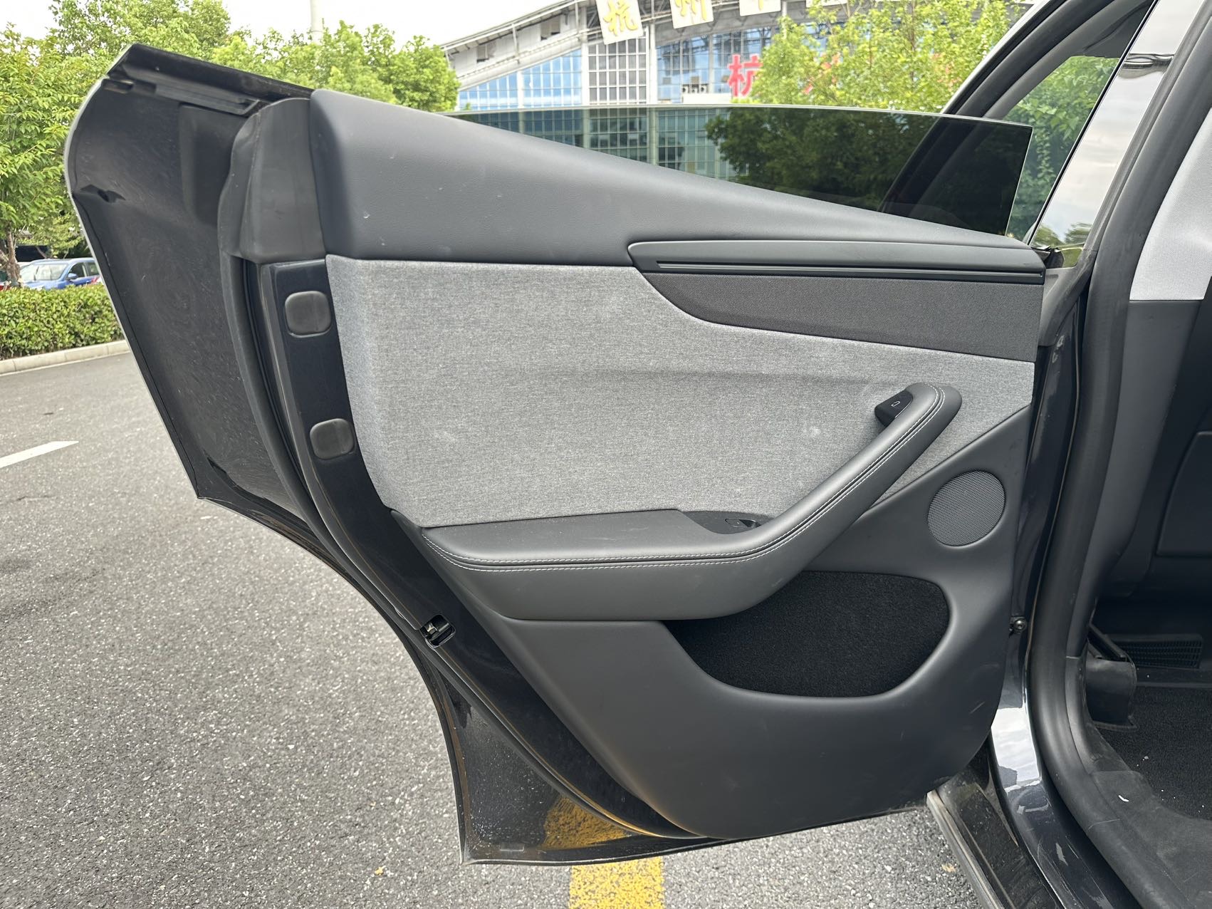 Tesla Model Y 2025 car image #24