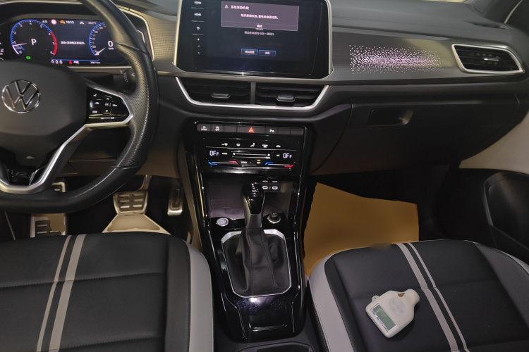 Volkswagen T-Roc 2023 car image #10