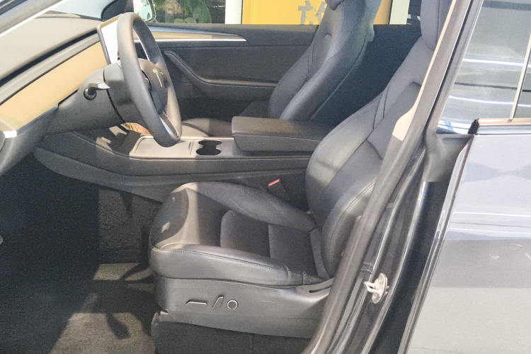 Tesla Model Y 2022 car image #15