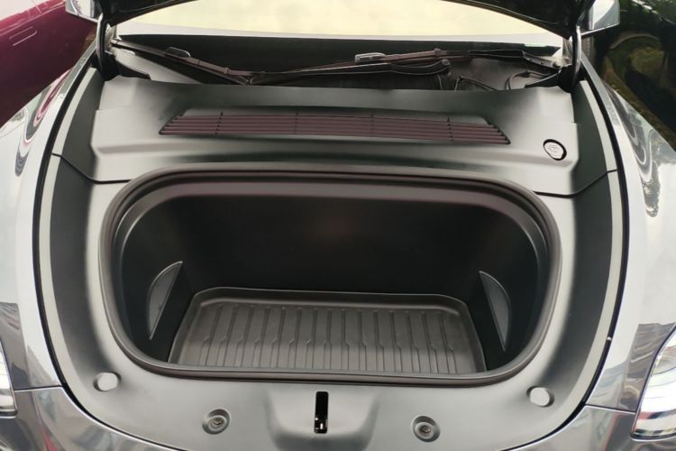 Tesla Model Y 2025 car image #22