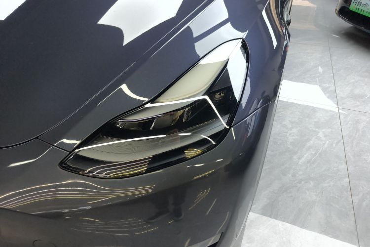 Tesla Model Y 2021 car image #23