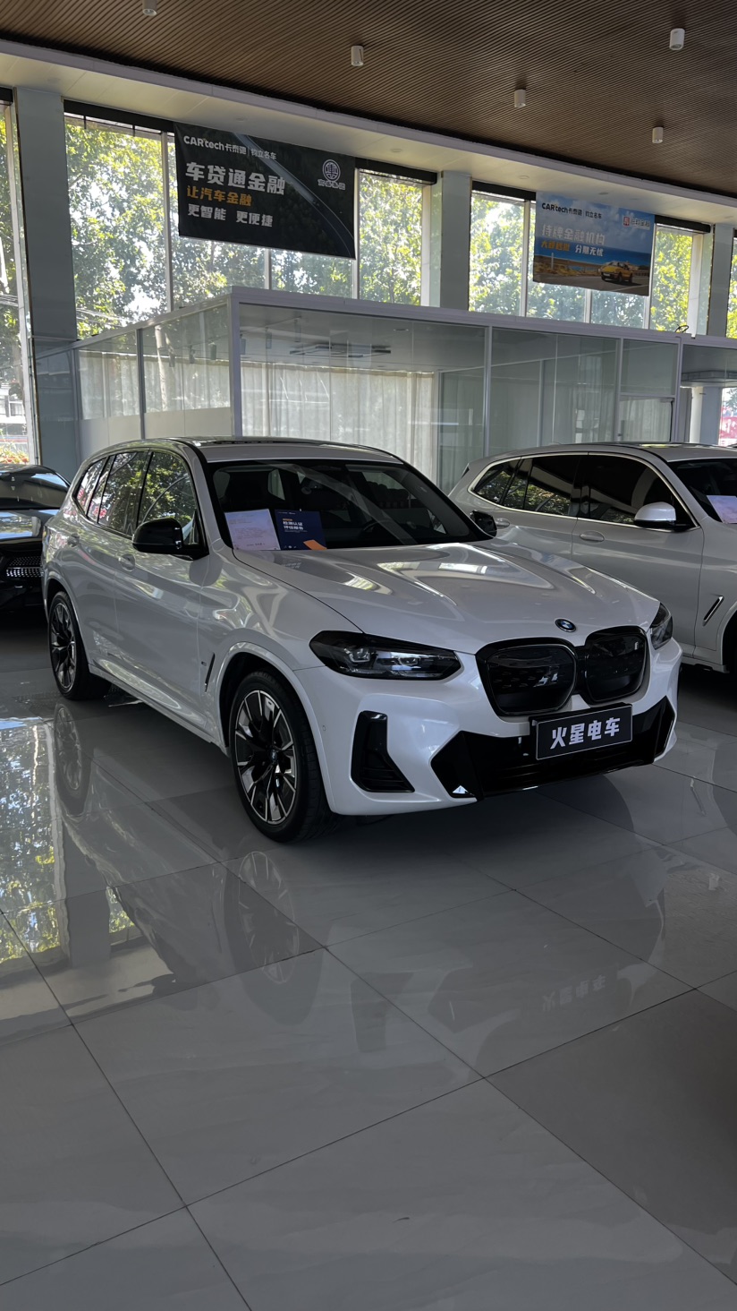BMW iX3 2023 car image 