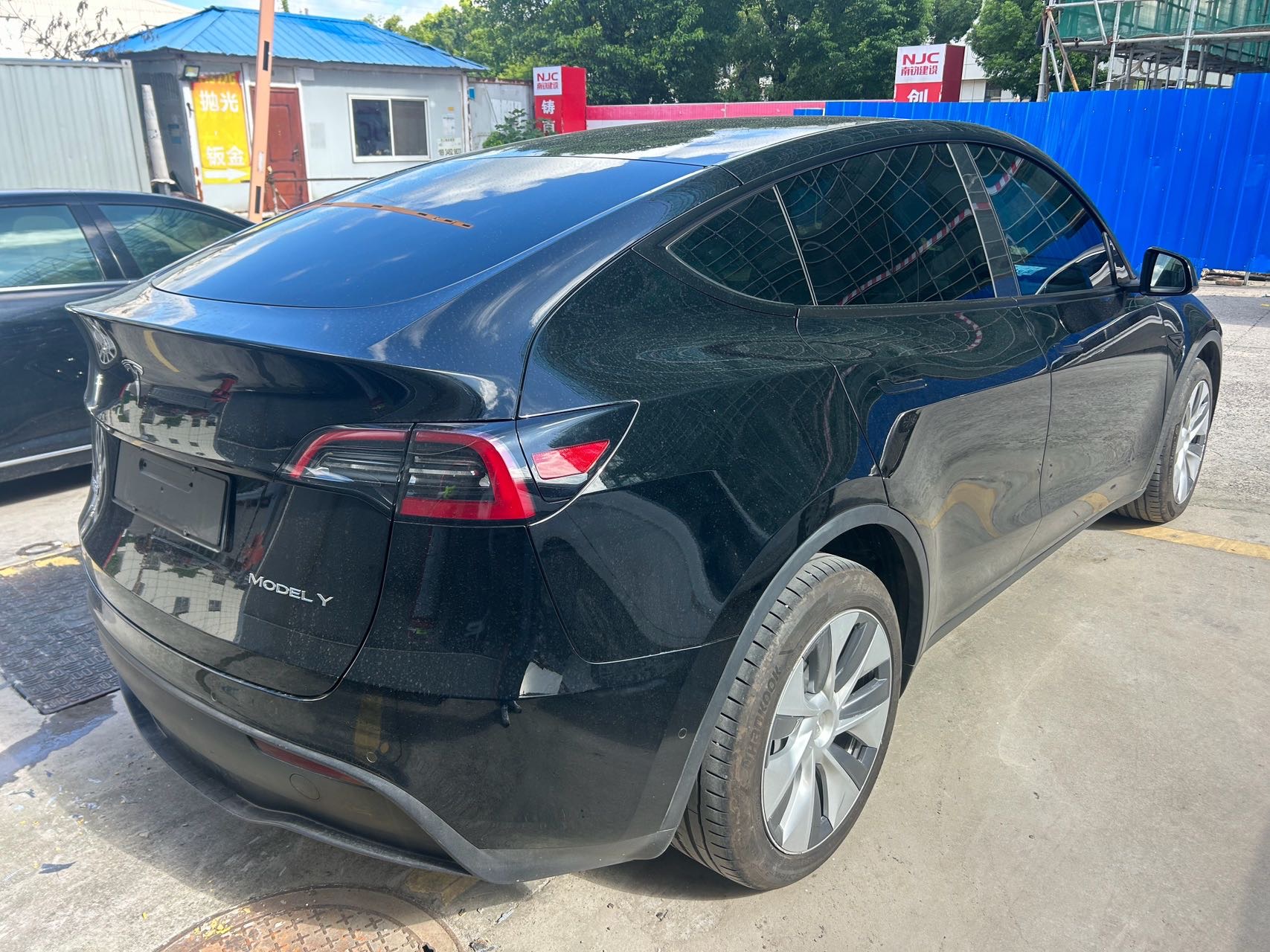 Tesla Model Y 2023 car image #5