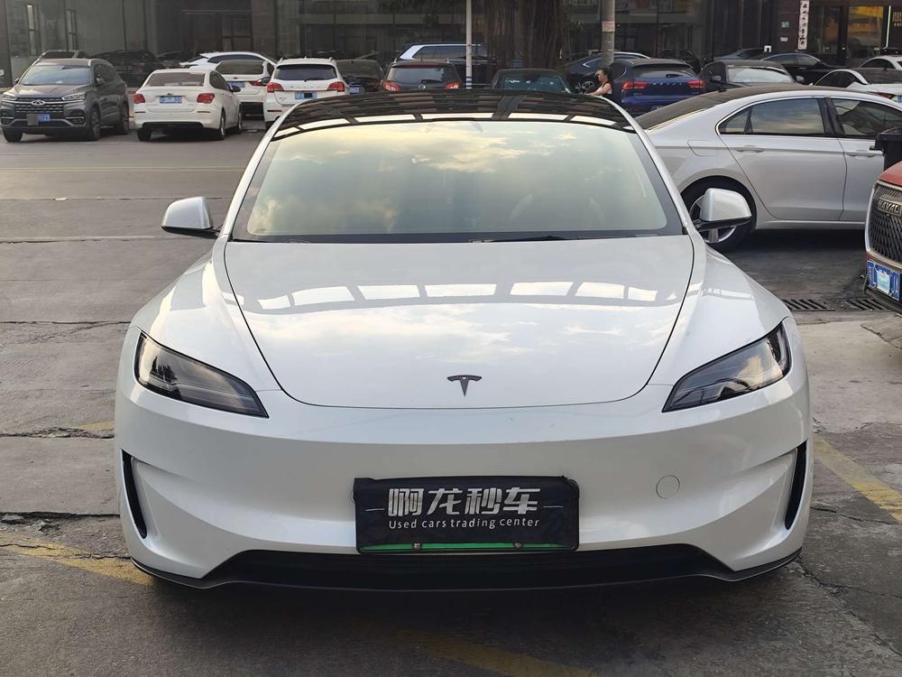 Tesla Model 3 2025 car image #2