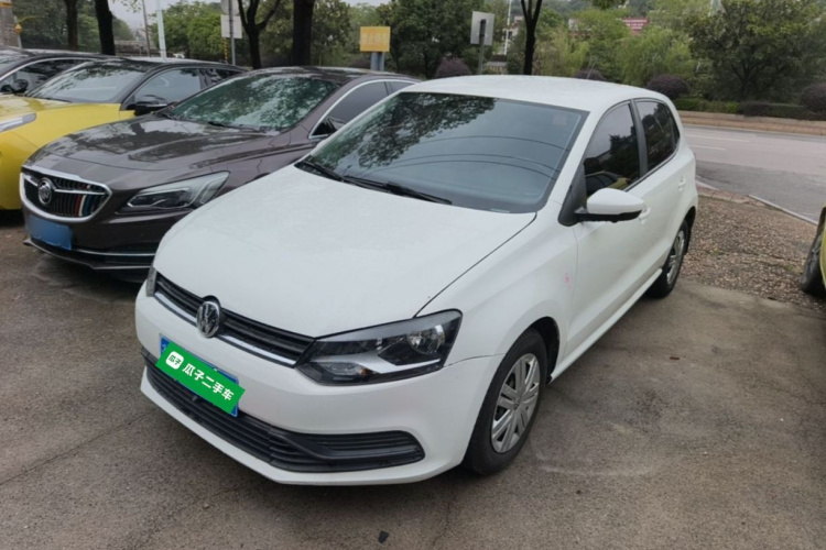 Volkswagen Polo 2019 car image #2
