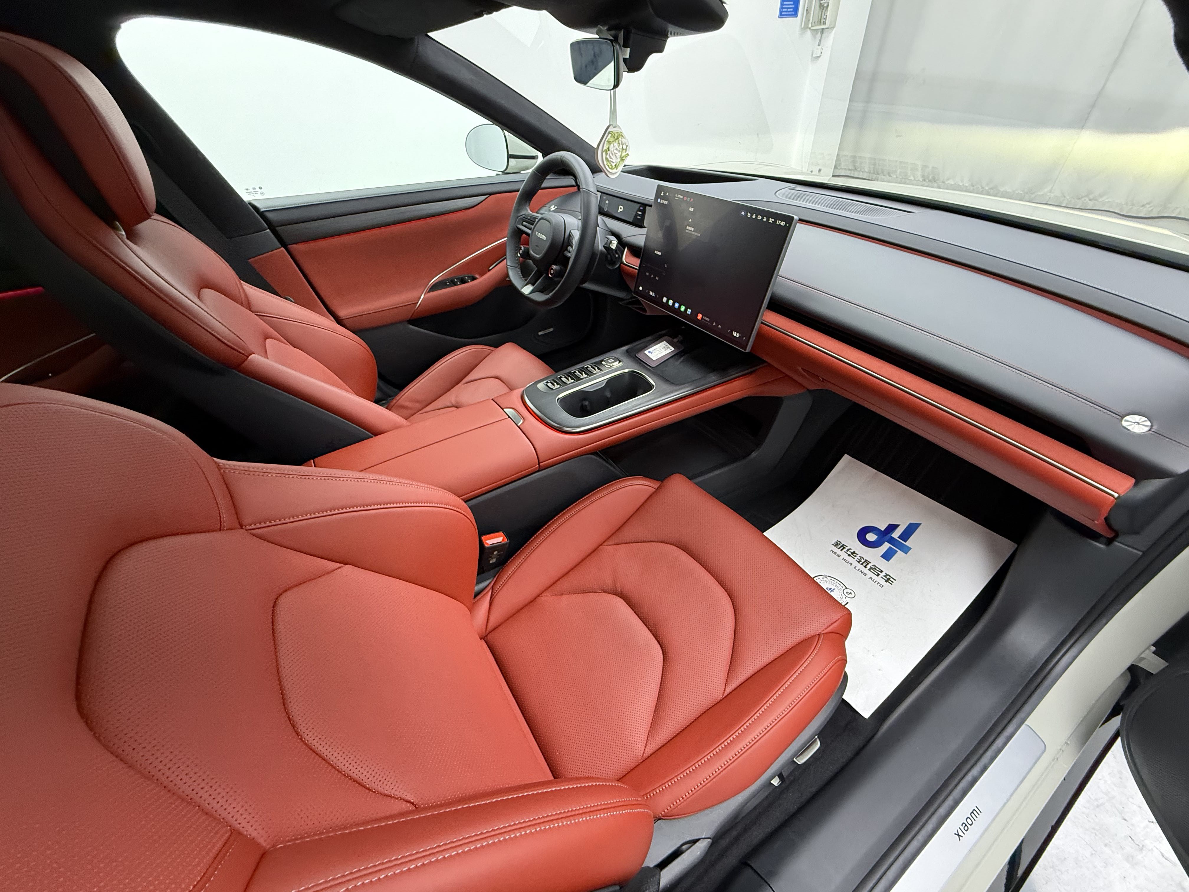 MI SU7 2024 immagine di auto #6