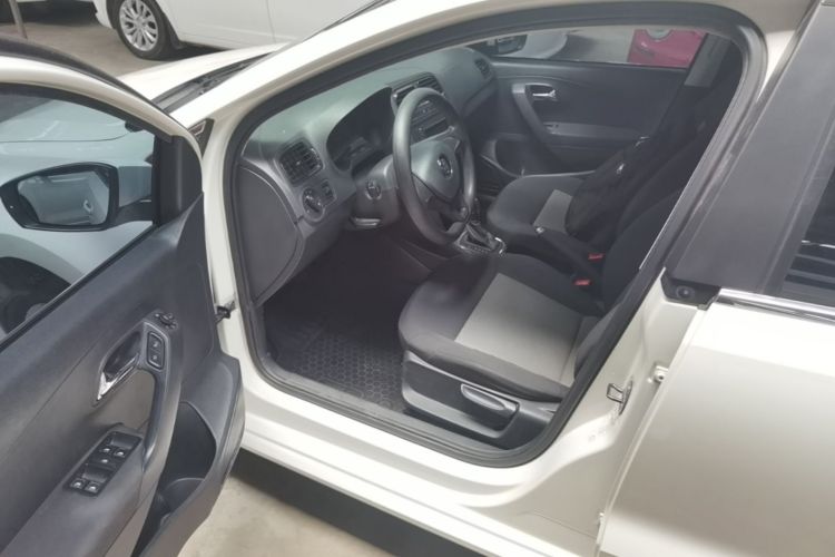 Volkswagen Polo 2017 car image #16