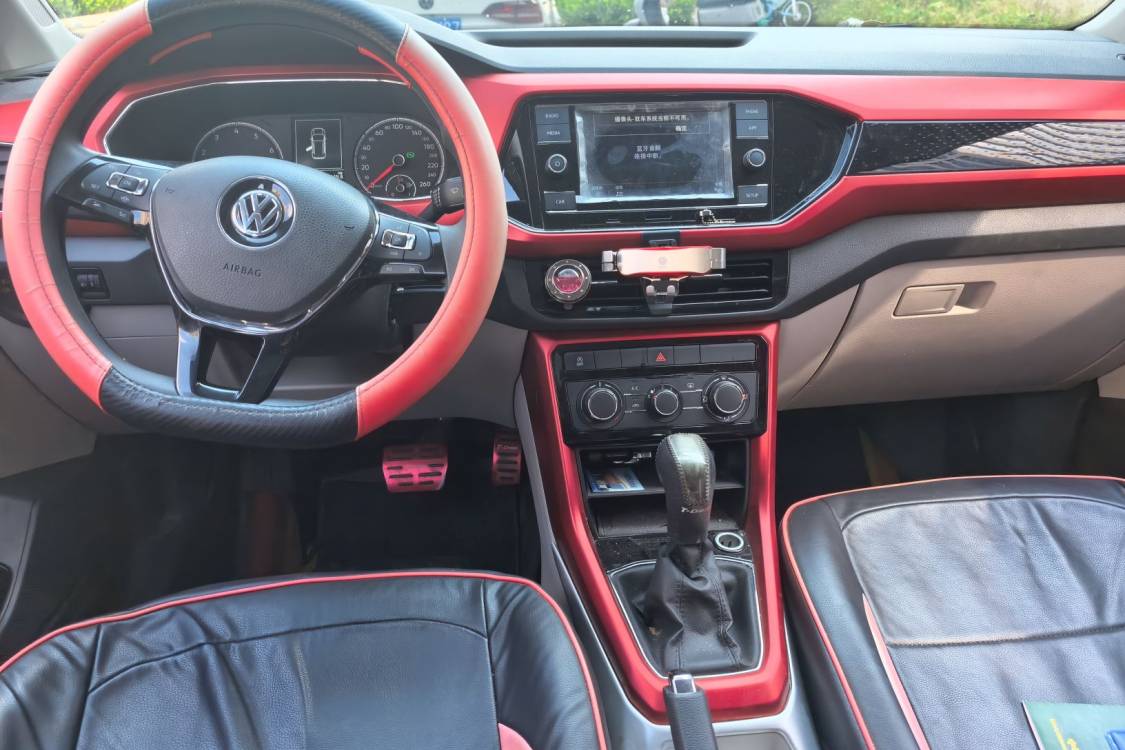 Volkswagen T-Cross 2019 #21 Volkswagen T-Cross 2019 car image #21