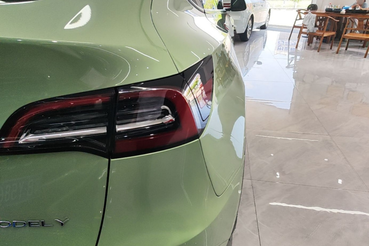 Tesla Model Y 2021 car image #8