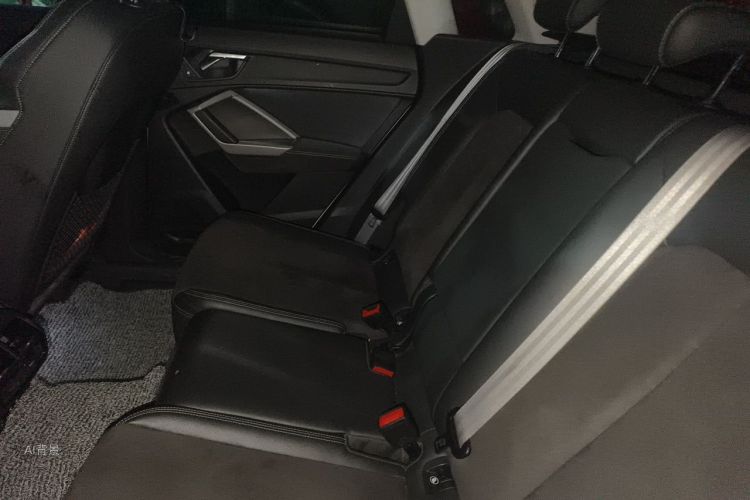 Audi Q3 2020 car image #19