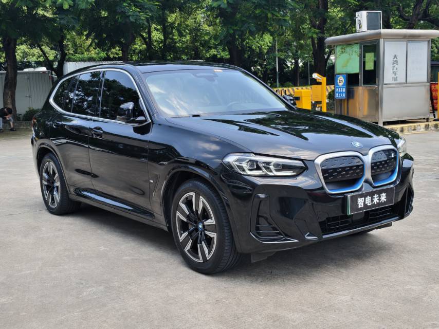 BMW iX3 2021 car image #2