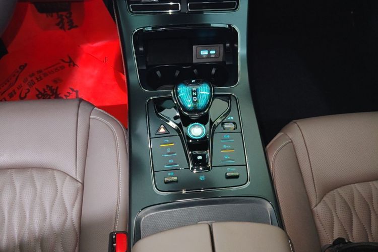 BYD Han 2023 immagine di auto #18