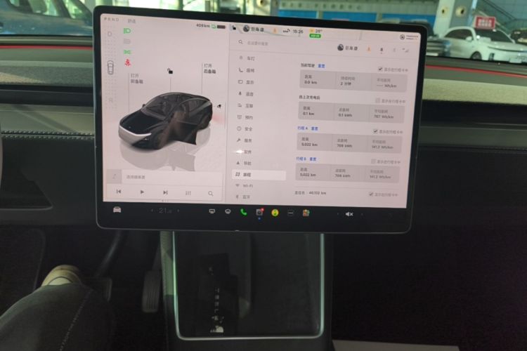Tesla Model Y 2025 #13 Tesla Model Y 2025 car image #13
