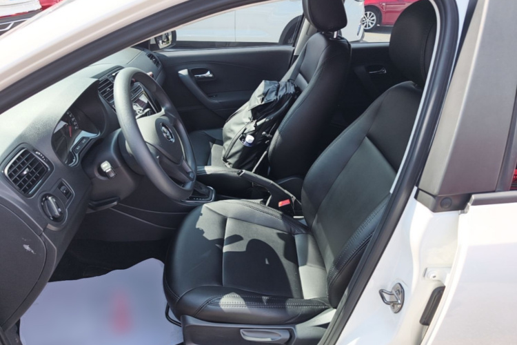 Volkswagen Polo 2018 car image #19