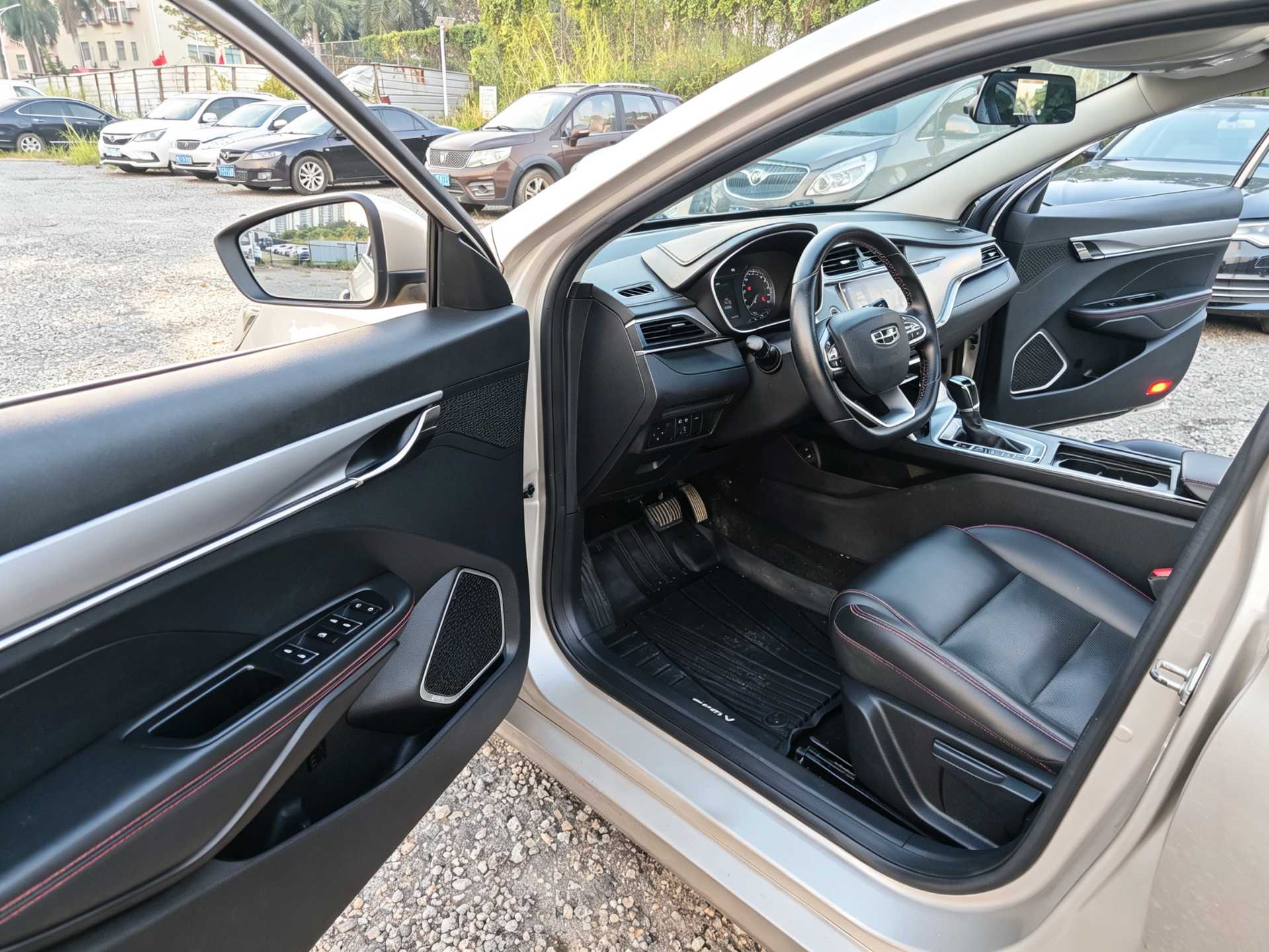 2019 car image #5