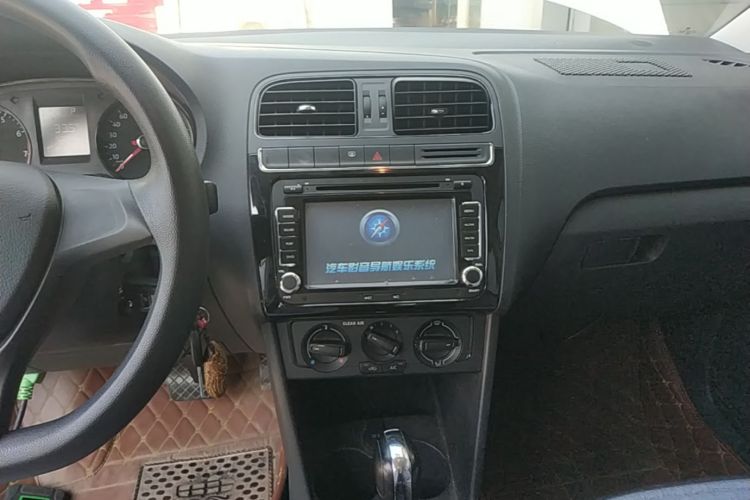 Volkswagen Polo 2016 #13 Volkswagen Polo 2016 car image #13
