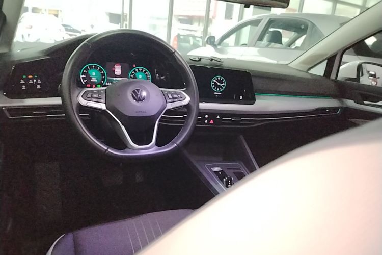 Volkswagen Golf 2022 car image #10