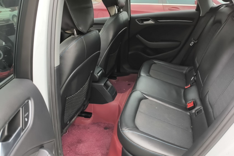 Audi A3 2018 car image #17