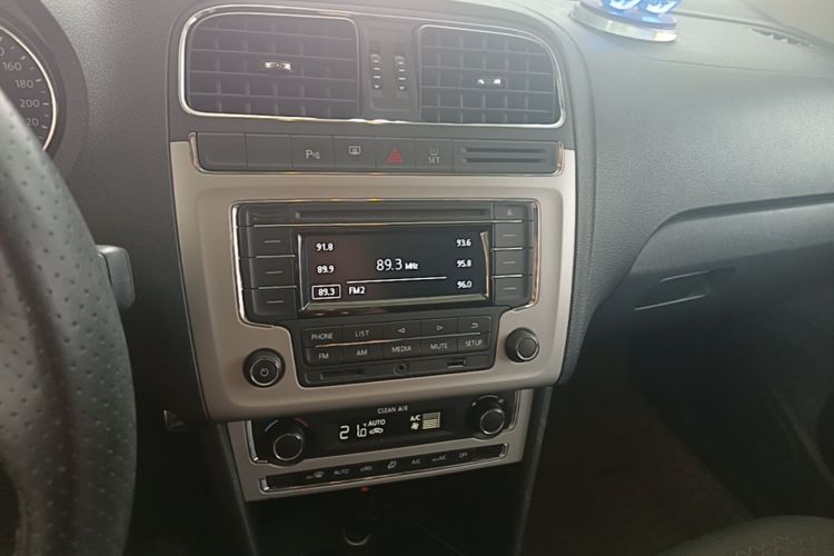 Volkswagen Polo 2016 #13 Volkswagen Polo 2016 car image #13