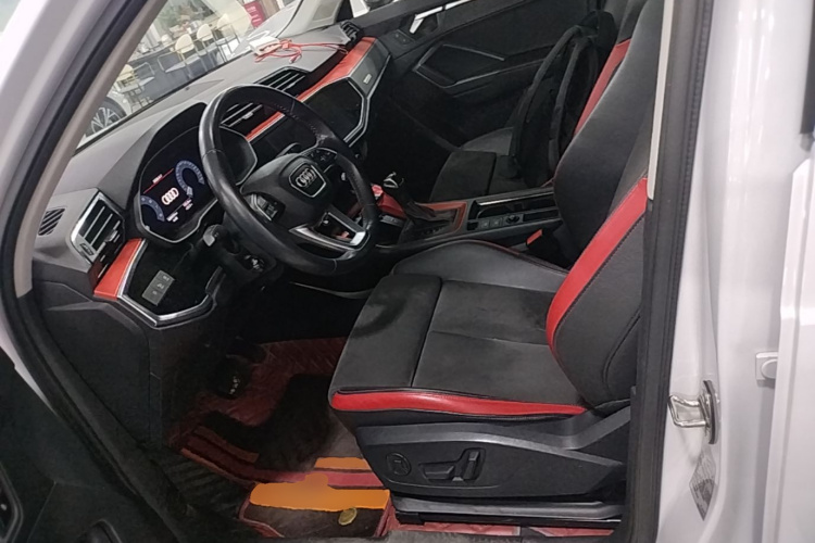 Audi Q3 2020 car image #15