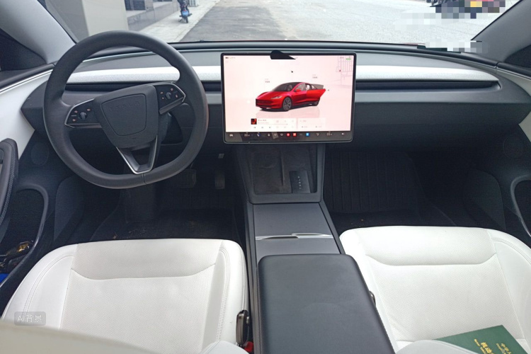 Tesla Model 3 2024 car image #11