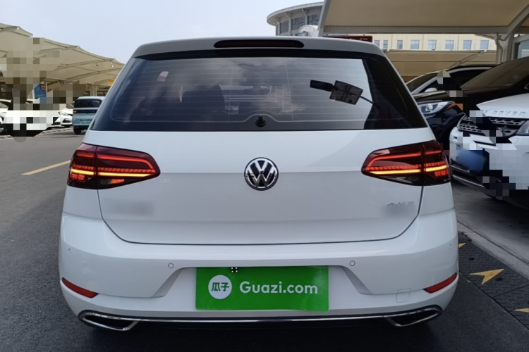 Volkswagen Golf 2018 car image #6