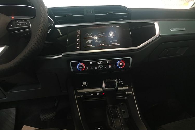 Audi Q3 2021 #13 Audi Q3 2021 car image #13