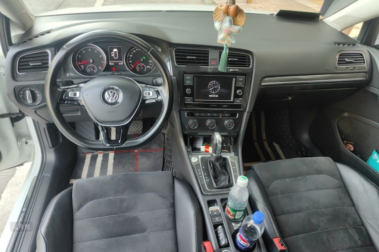 Volkswagen Golf 2018 car image #11