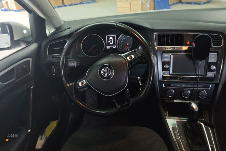 Volkswagen Golf 2018 car image #12