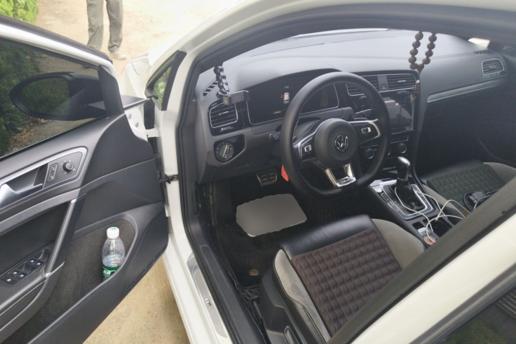 Volkswagen Golf 2020 car image #9