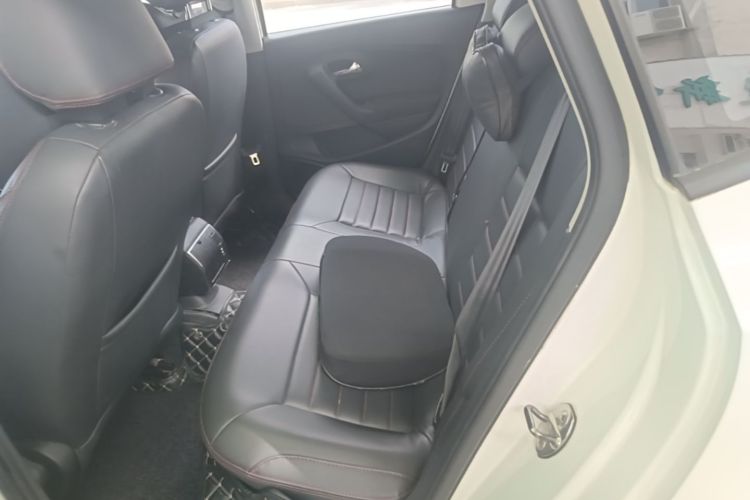 Volkswagen Polo 2017 car image #17