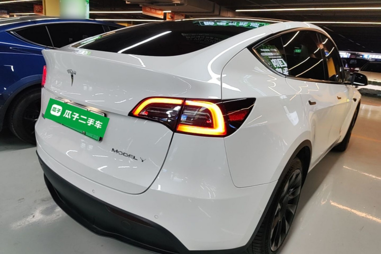 Tesla Model Y 2021 car image #7